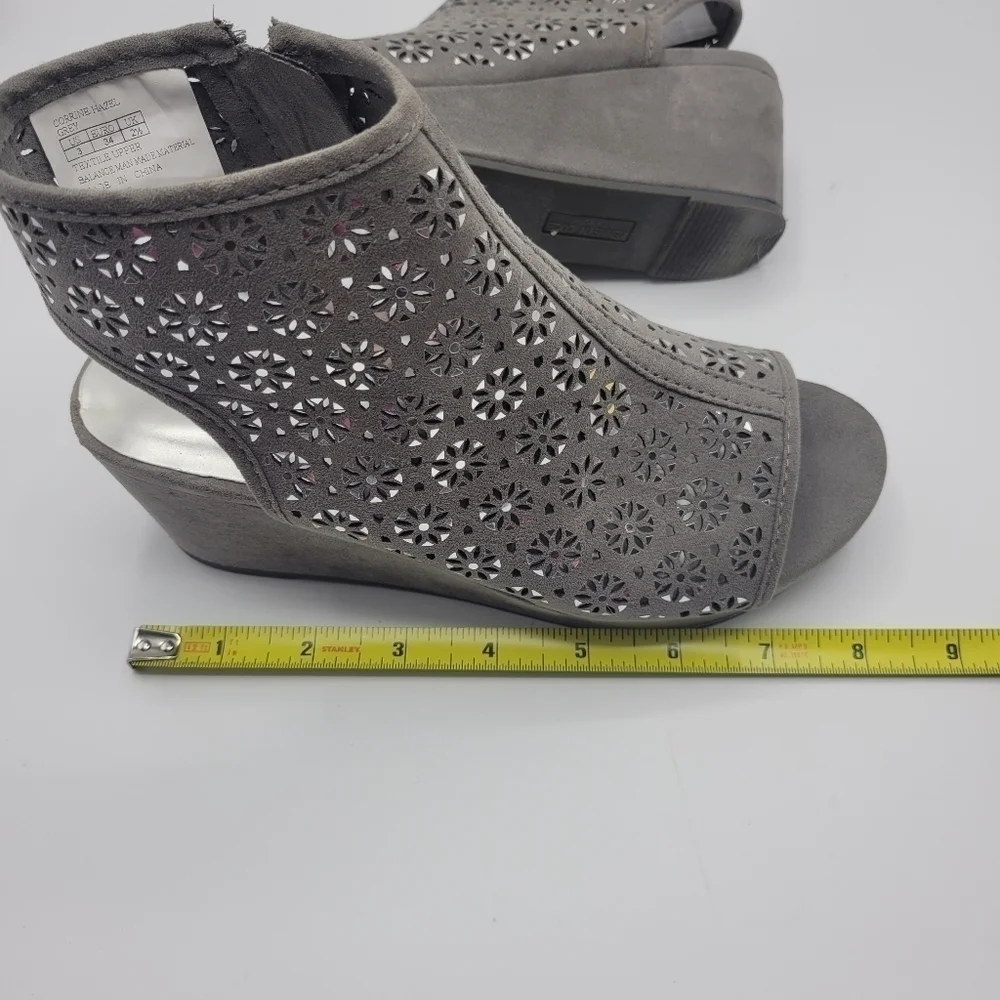 Kenneth Cole New York wedges size 3 corrie hazel grey